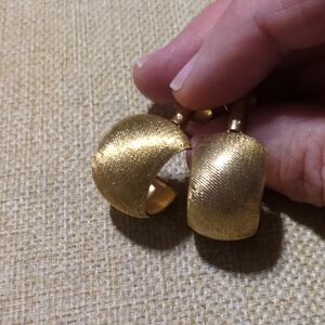 vintage Avon gold-tone textured wide half hoop clip-on earrings